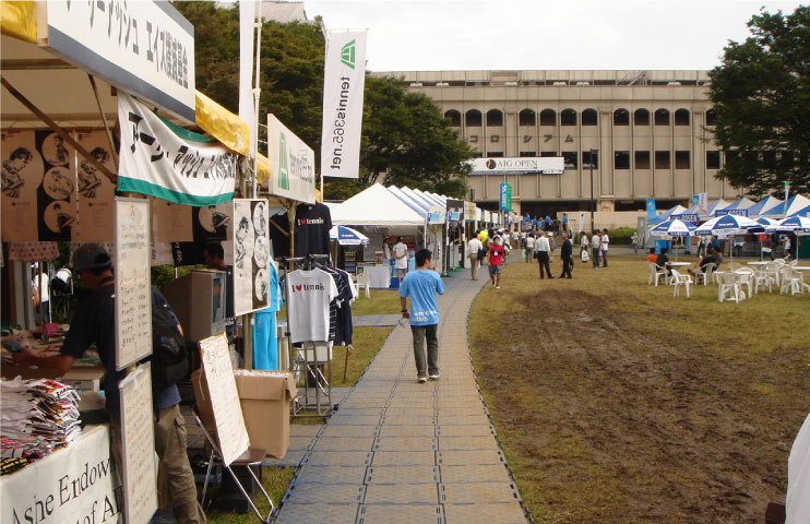 屋外会場での通路・地面養生